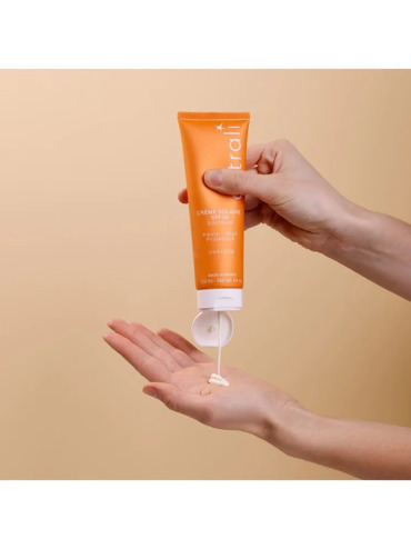 astrali Sun Cream SPF 30 Ενυδατική Αντιοξειδωτική Αντηλιακή Κρέμα Υψηλής Προστασίας για Πρόσωπο και Σώμα - Κατάλληλη για Ευαίσθητες Επιδερμίδες και Καθημερινή Χρήση 125ml