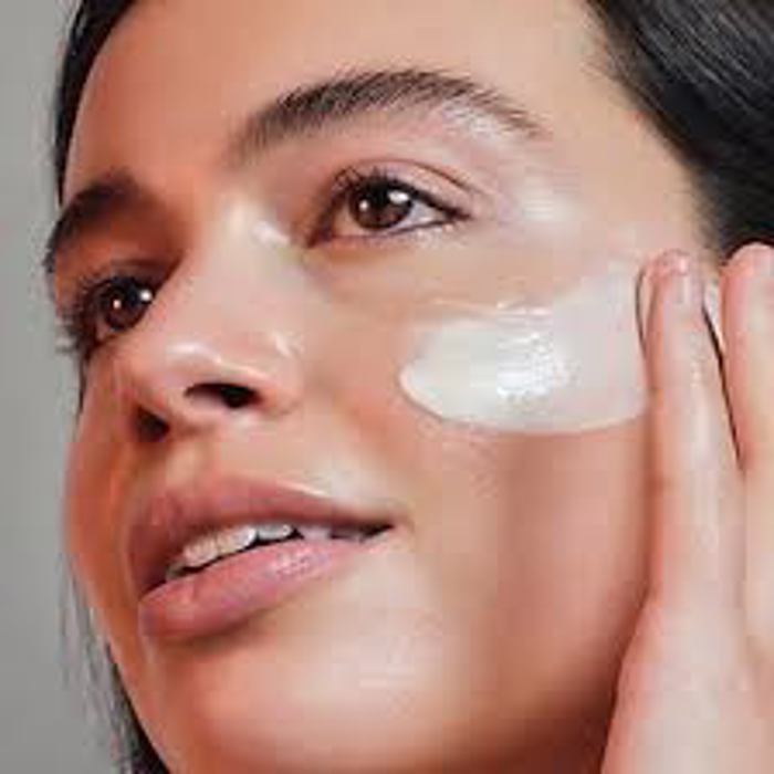 Dermalogica Biolumin-C Heat Aging Protector SPF 50 Kathimerini Enudatiki Krema me Bitamini C kai Antiliaki Prostasia SPF 50 ga Pio Foteini Epidermida 50ml